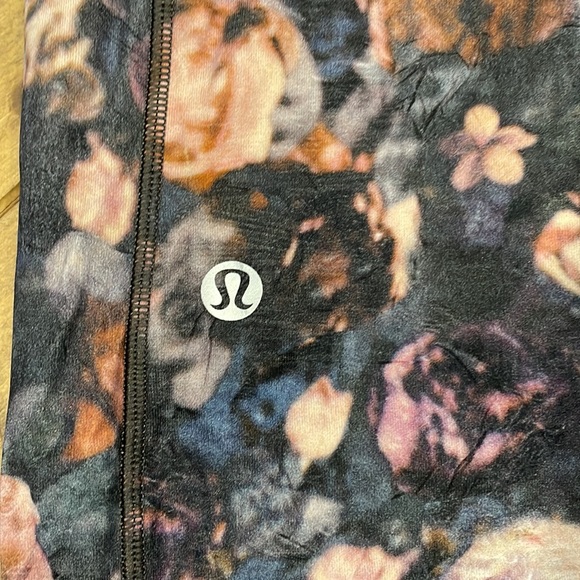 Lululemon Floral Workout Leggings Pants - Picture 6 of 6